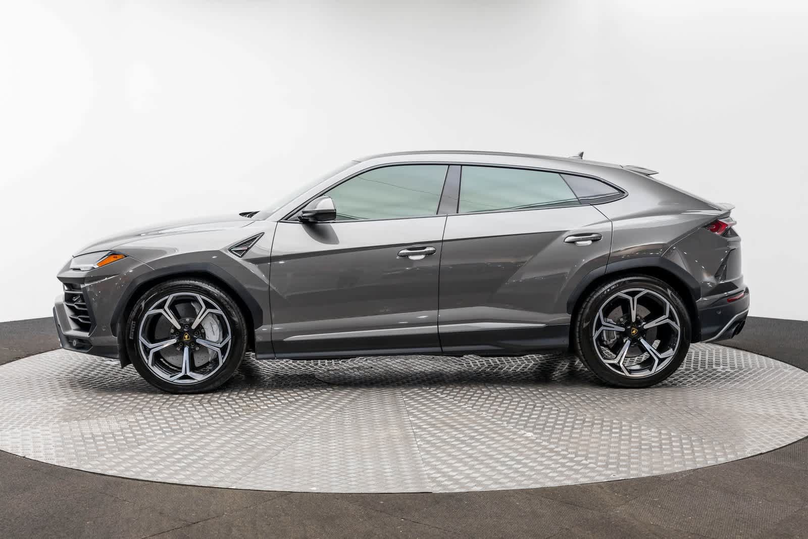 Used 2022 Lamborghini Urus AWD/4WD image 3
