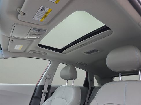 Used 2018 Kia Niro Touring image 21