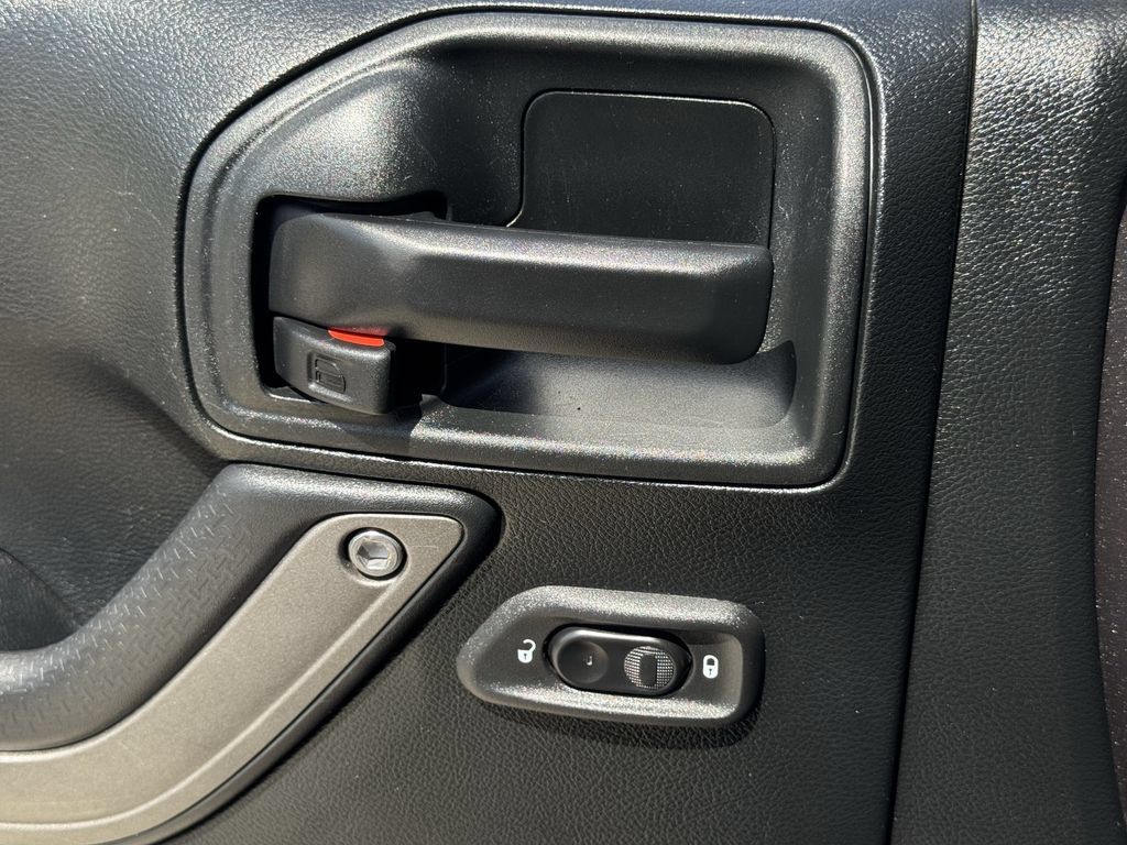 Used 2018 Jeep Wrangler Unlimited Sport S AWD/4WD image 18