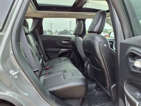 Used 2022 Jeep Cherokee Latitude Lux w/ Sun & Sound Group FWD image 30