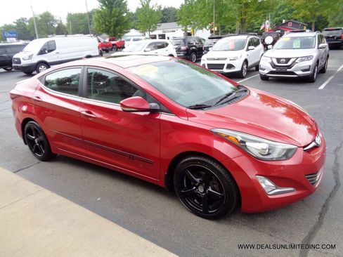 Used 2016 Hyundai Elantra Sport w/ Option Group 03 FWD image 2
