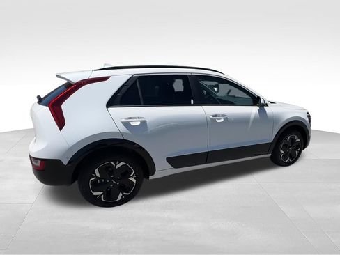 New 2026 Kia Niro Wave w/ Wave Preserve Package FWD image 8