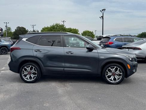 Used 2021 Kia Seltos S AWD/4WD image 2