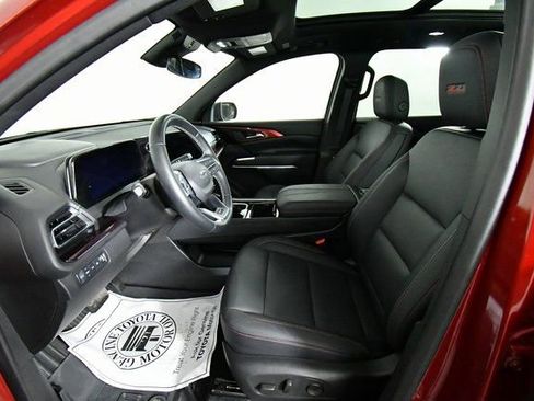 Used 2024 Chevrolet Traverse Z71 image 5