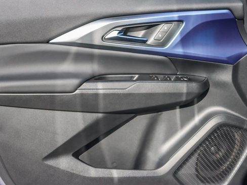 New 2026 Chevrolet Equinox EV LT image 19