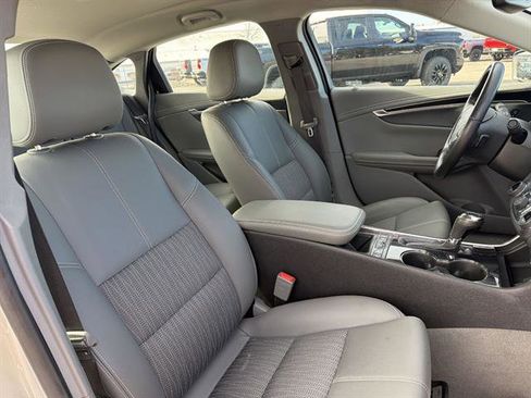 Used 2019 Chevrolet Impala LT w/ LT Convenience Package image 46