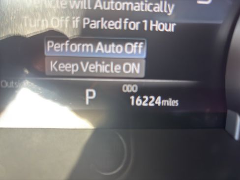 Used 2024 Toyota Highlander XLE image 6