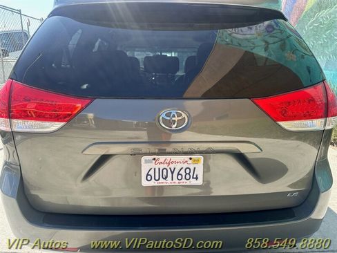 Used 2012 Toyota Sienna LE image 2
