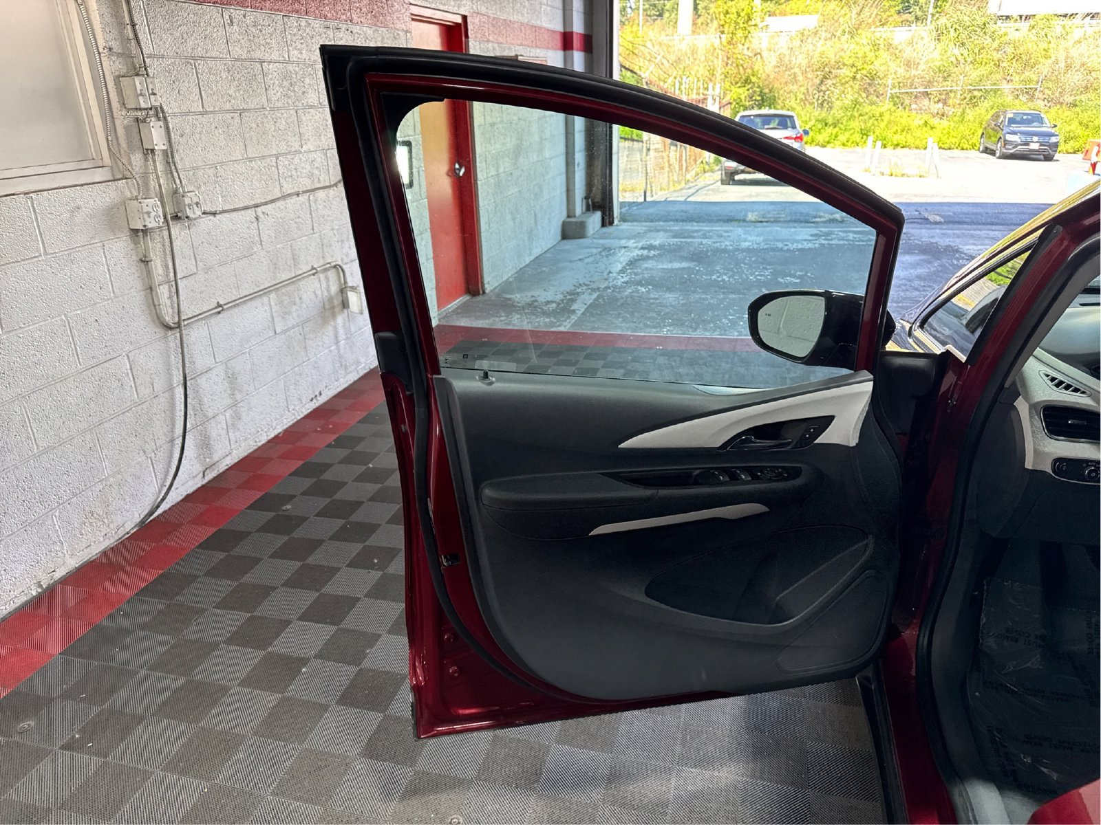 Used 2021 Chevrolet Bolt LT FWD image 19