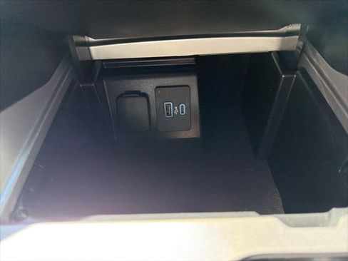 Used 2024 Ford Explorer XLT w/ Equipment Group 202A AWD/4WD image 27