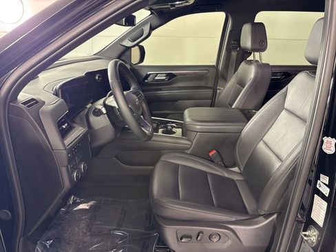 Used 2025 Chevrolet Suburban Z71 image 26