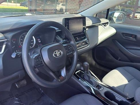 Used 2022 Toyota Corolla LE FWD image 25