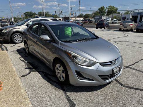 Used 2016 Hyundai Elantra SE image 4