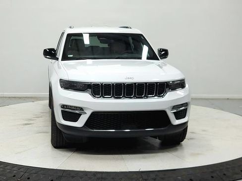 Used 2024 Jeep Grand Cherokee Limited AWD/4WD image 3