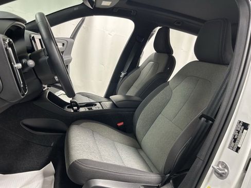 Certified 2025 Volvo XC40 B5 Core image 10