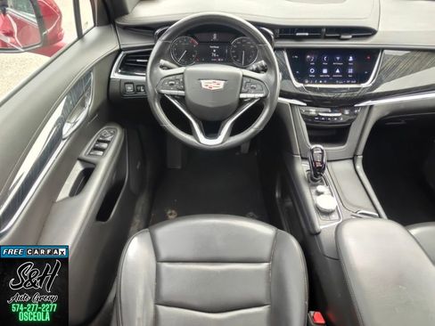 Used 2022 Cadillac XT6 Premium Luxury w/ LPO, Floor Liner Package AWD/4WD image 4