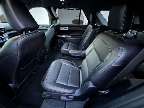 Used 2022 Ford Explorer Limited AWD/4WD image 18