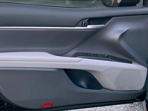 Used 2024 Toyota Camry SE image 21