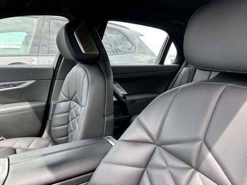 Used 2023 BMW 740i RWD image 16