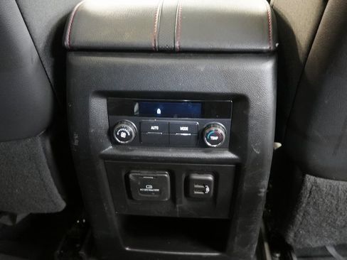 Certified 2023 Chevrolet Traverse RS image 35