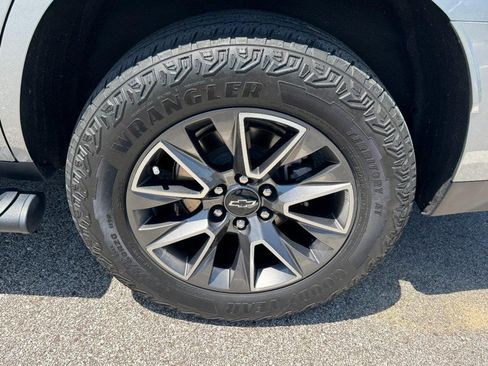 Used 2023 Chevrolet Tahoe Z71 w/ Luxury Package AWD/4WD image 27