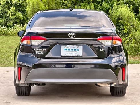 Used 2025 Toyota Corolla LE FWD image 6