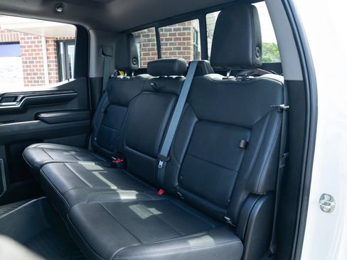 Used 2022 Chevrolet Silverado 1500 LTZ w/ LTZ Premium Package AWD/4WD image 17