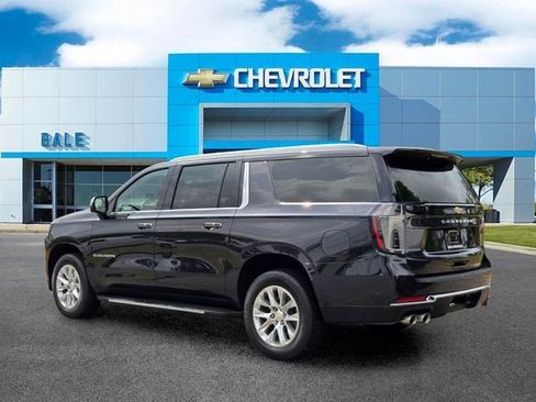 Used 2025 Chevrolet Suburban Premier AWD/4WD image 5