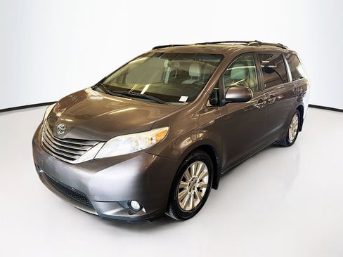 Used 2015 Toyota Sienna XLE Premium AWD/4WD image 3