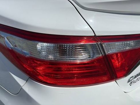 Used 2016 Toyota Camry SE image 12