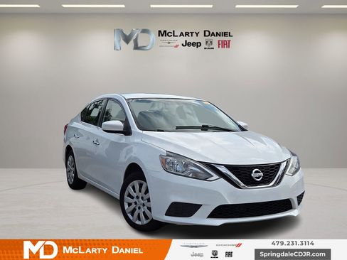 Used 2017 Nissan Sentra SV FWD image 1