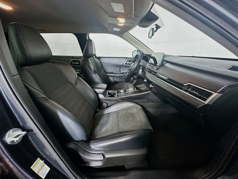 Used 2024 Mitsubishi Outlander SE image 34