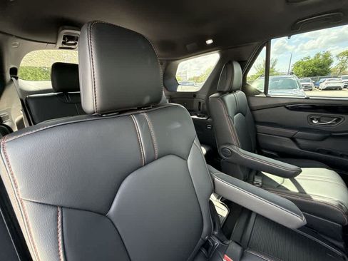 Used 2025 Honda Pilot TrailSport image 26