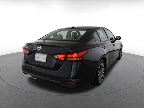 Used 2025 Nissan Altima 2.5 SV FWD image 9