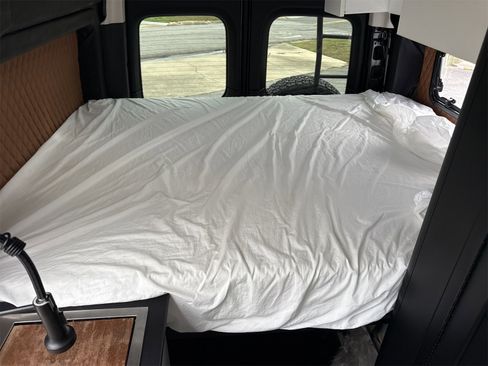 Used 2019 Mercedes-Benz Sprinter 2500 image 37