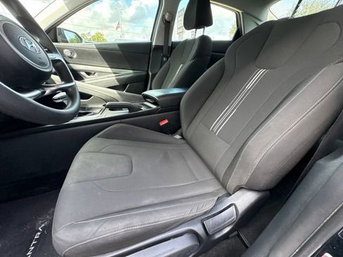 Used 2022 Hyundai Elantra SEL FWD image 11