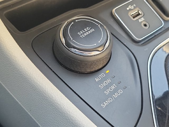 Used 2020 Jeep Cherokee Limited AWD/4WD image 19