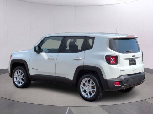 Used 2023 Jeep Renegade Latitude AWD/4WD image 3