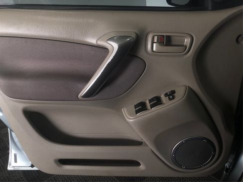 Used 2005 Toyota RAV4 2WD image 17