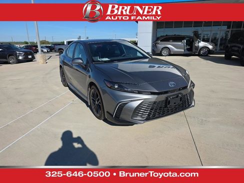 Certified 2025 Toyota Camry SE w/ Convenience Package FWD image 1