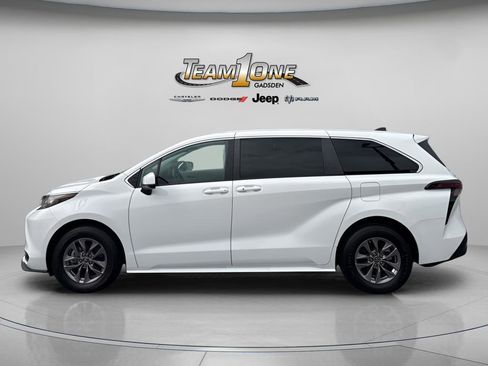 Used 2023 Toyota Sienna LE FWD image 5