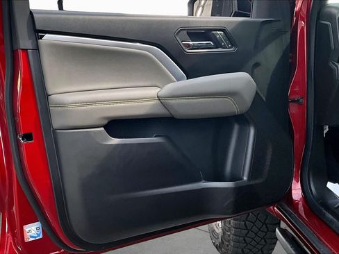 Used 2025 Chevrolet Colorado ZR2 w/ Technology Package AWD/4WD image 22
