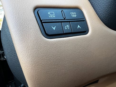 Used 2025 Lexus LX 600 4WD w/ Appearance Package image 15