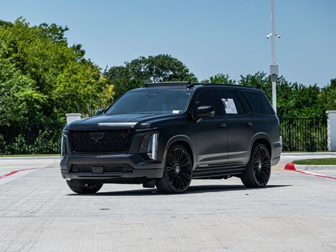 Used 2026 Cadillac Escalade Platinum Sport w/ LPO, ONYX Package AWD/4WD image 5