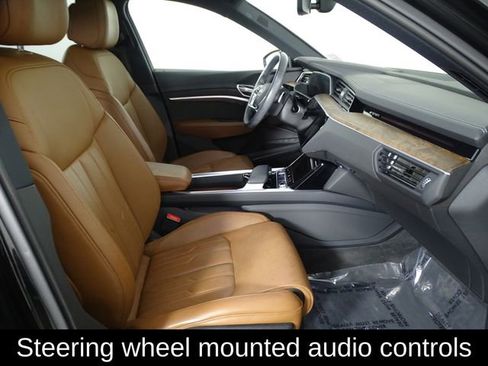 Used 2019 Audi e-tron Prestige w/ Prestige Package image 16