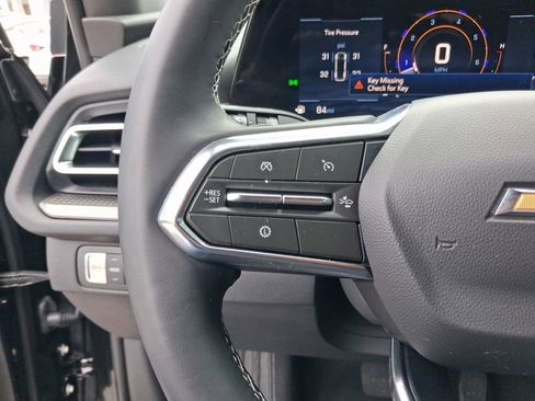 Used 2025 Chevrolet Traverse LT FWD image 19