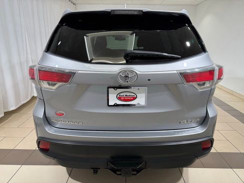Used 2016 Toyota Highlander XLE AWD/4WD image 4