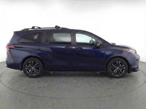 Used 2025 Toyota Sienna XSE w/ XSE Plus Package image 8