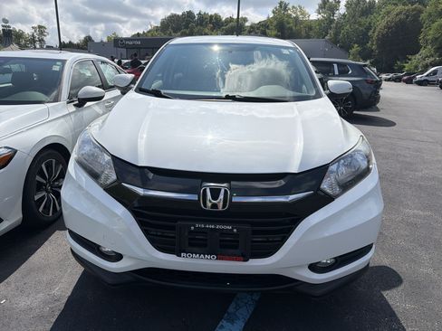 Used 2017 Honda HR-V EX image 3