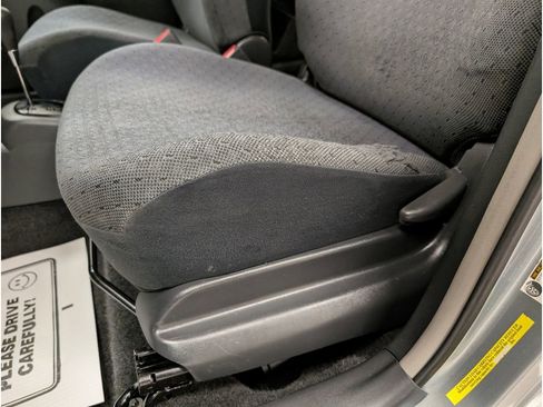 Used 2009 Toyota Yaris 4-Door Hatchback image 9